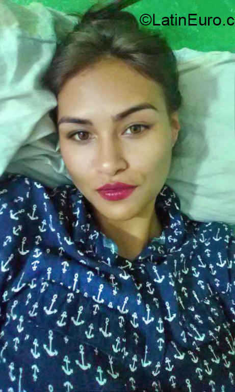 Date this georgeous Venezuela girl Rafielis from Valencia VE3649