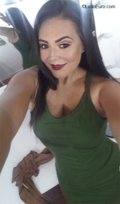 Date this voluptuous Venezuela girl Ross from Barinas VE1638