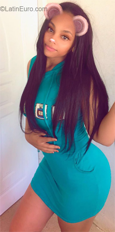 Date this nice looking Dominican Republic girl Karla from Santo Domingo DO32533