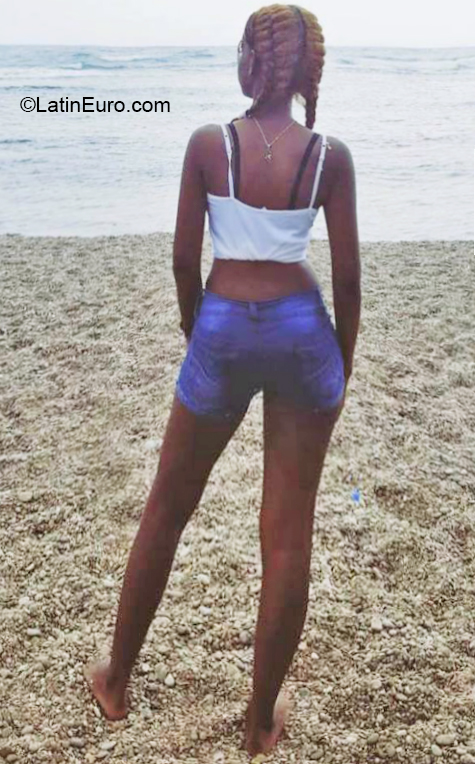 Date this nice looking Dominican Republic girl Micole from San Juan DO32574
