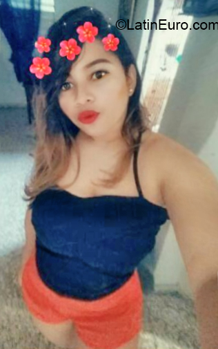 Date this pretty Dominican Republic girl Daniela from Santo Domingo DO32590