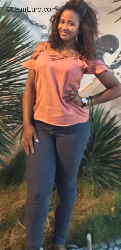 Date this voluptuous Dominican Republic girl Anyerlis from Santiago DO34269