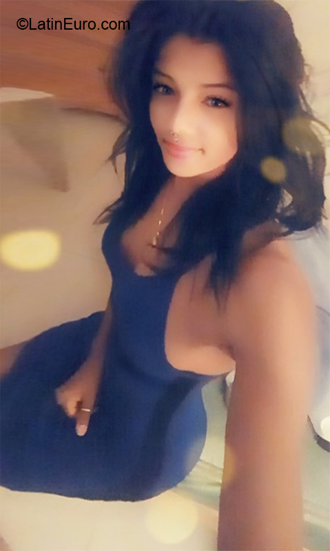 Date this passionate Dominican Republic girl Flakita from Santo Domingo DO32648