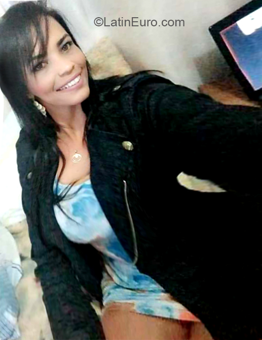 Date this pretty Brazil girl DEBORA from Caraguatatuba BR10578