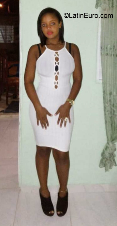 Date this attractive Dominican Republic girl Isabella from Santo Domingo DO32706