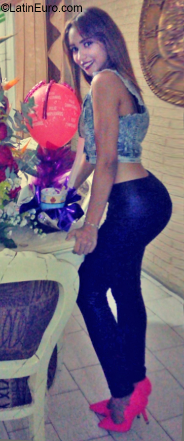 Date this beautiful Venezuela girl Gloria from Valencia VE1718