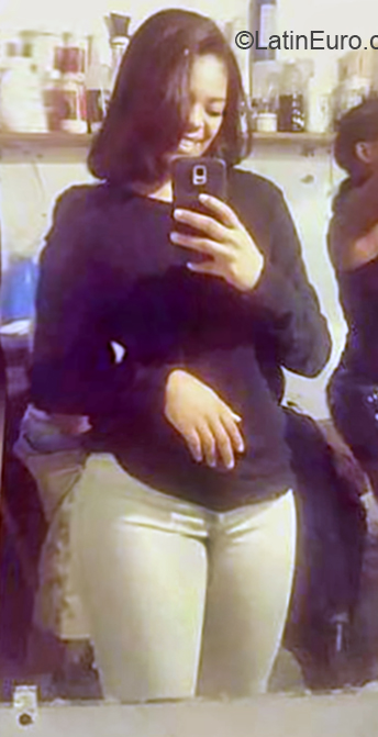 Date this hot Dominican Republic girl Nicaury from Santo Domingo DO32743