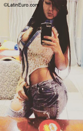 Date this lovely Venezuela girl La perra Caliente from Caracas VE1728
