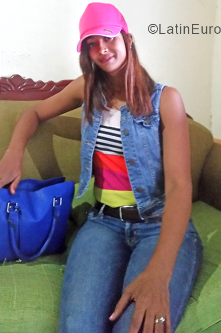 Date this lovely Dominican Republic girl Luz from Santiago DO32794