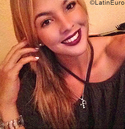 Date this georgeous Venezuela girl Anais from Valencia VE1756