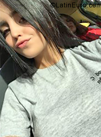 Date this georgeous Venezuela girl Karla from Caracas VE1758