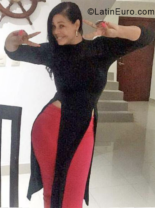 Date this pretty Dominican Republic girl Miriam from Santo Domingo DO32887