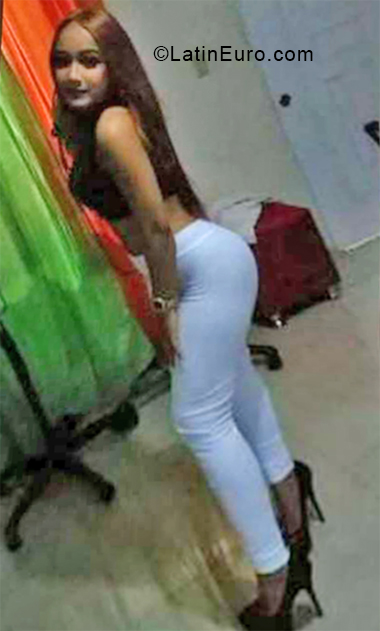 Date this hot Dominican Republic girl Adriana from Santo Domingo DO32915