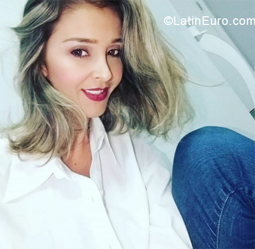 Date this attractive Brazil girl Claudia from Sao Paulo BR10625