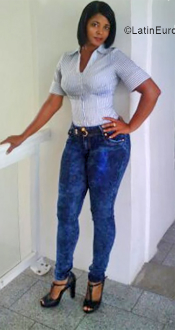 Date this hard body Dominican Republic girl Josefina from Higuey DO33004