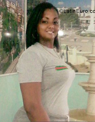 Date this voluptuous Cuba girl Lisandra from Santiago De Cuba CU472