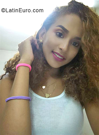 Date this hard body Dominican Republic girl Mayrly from Santiago DO33106