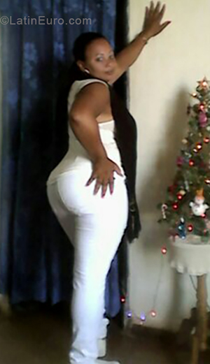 Date this delightful Cuba girl Doridy from Havana CU372