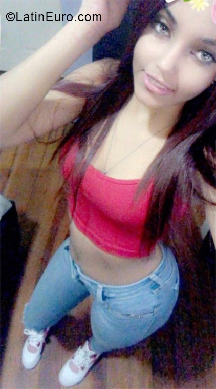 Date this sensual Dominican Republic girl Nathalie Gomez from Santo Domingo DO33118