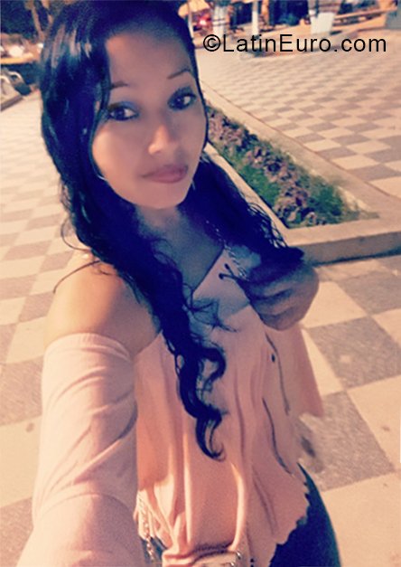 Date this voluptuous Peru girl Yessenia from Lima PE1298