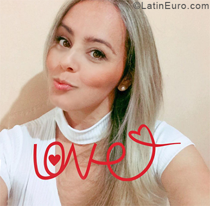 Date this passionate United States girl Marie from Philidelphia US19527