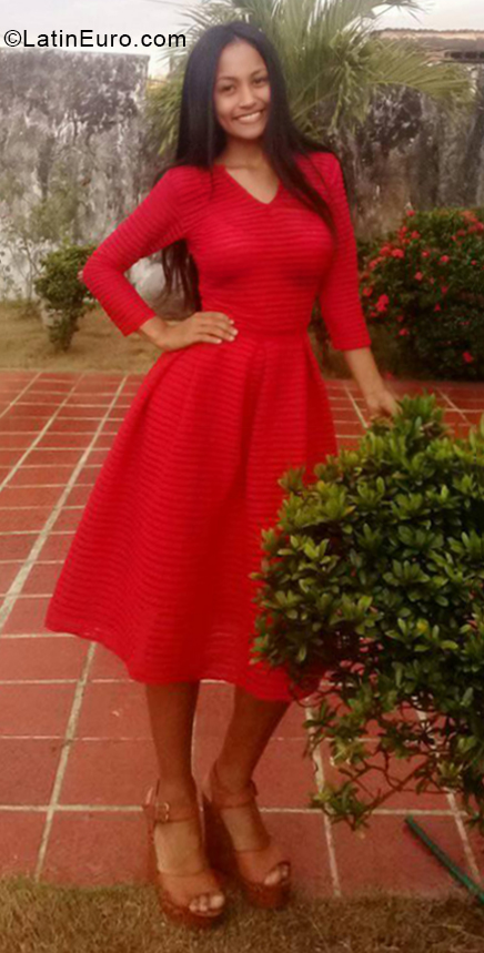 Date this gorgeous Venezuela girl Genesis from Barinas VE1905