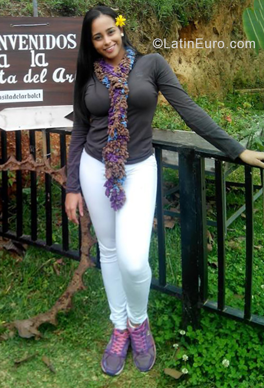 Date this nice looking Venezuela girl Kathelyn from Caracas VE1882