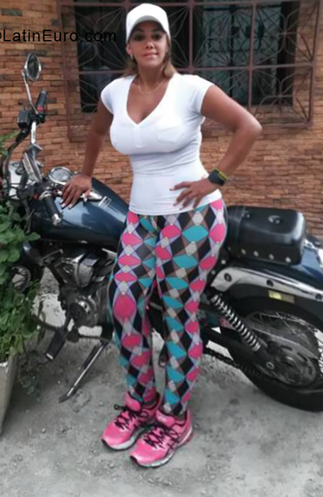 Date this georgeous Venezuela girl Licet from Caracas VE1883