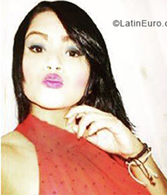 Date this athletic Venezuela girl Nazareth from Caracas VE1885