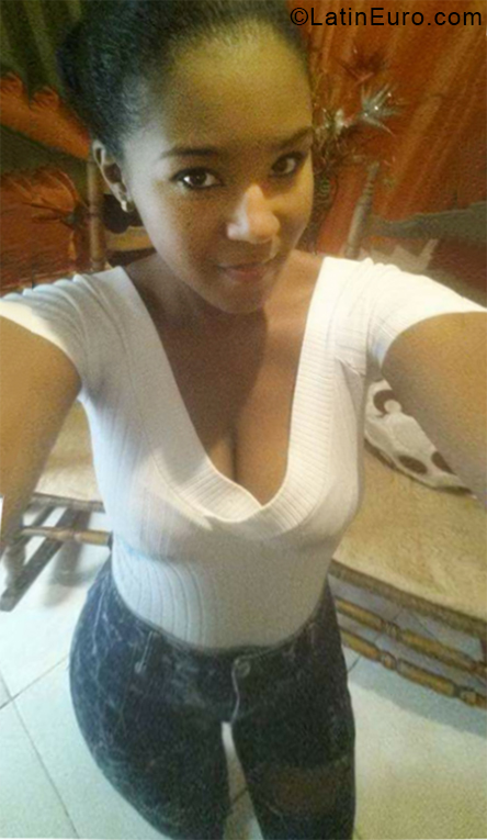 Date this hot Dominican Republic girl Wanderlin from Santo Domingo DO33191