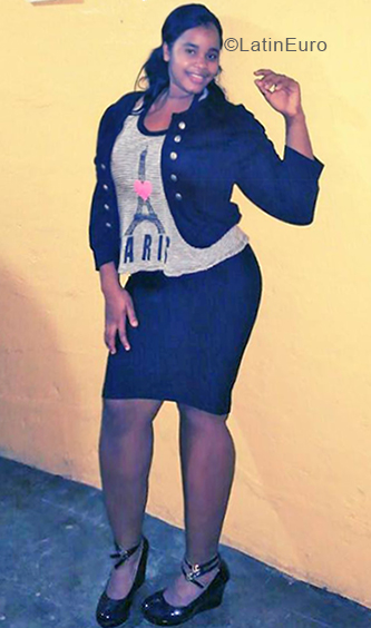 Date this nice looking Dominican Republic girl Yarine from Santo Domingo DO33196