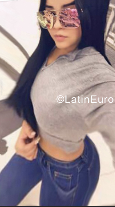 Date this good-looking Venezuela girl Kimberly from Caracas VE1927