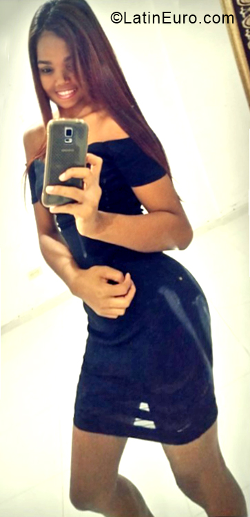 Date this gorgeous Dominican Republic girl Elvira from Santo Domingo DO33266
