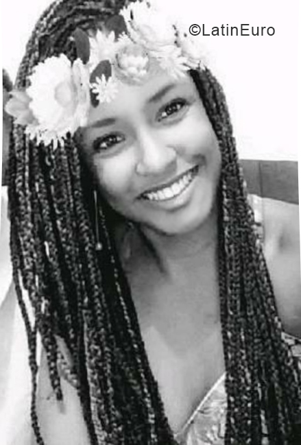 Date this pretty United States girl Ana Paula from Philadelphia US19576