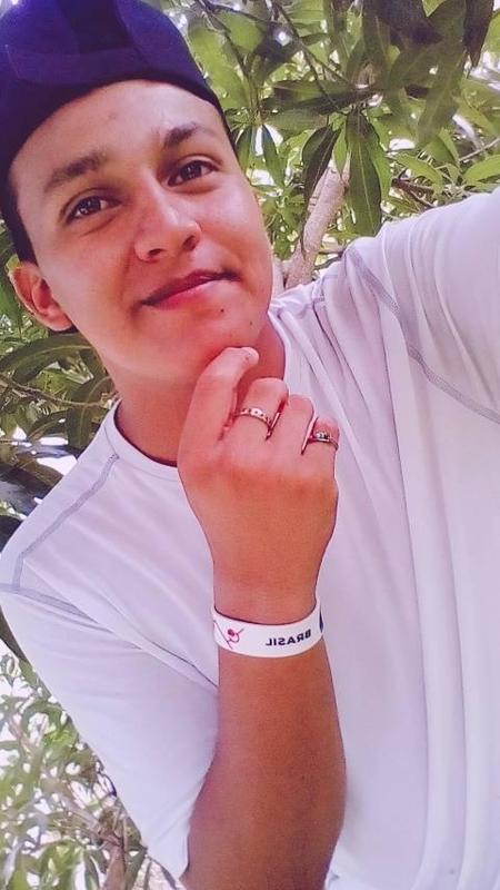 Date this nice looking United States man Alexanderperez from El Salvador US19593