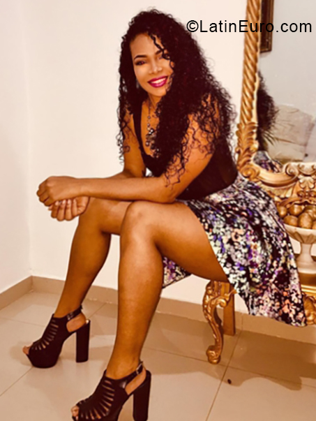 Date this nice looking Colombia girl Sonia from Cartagena CO24520