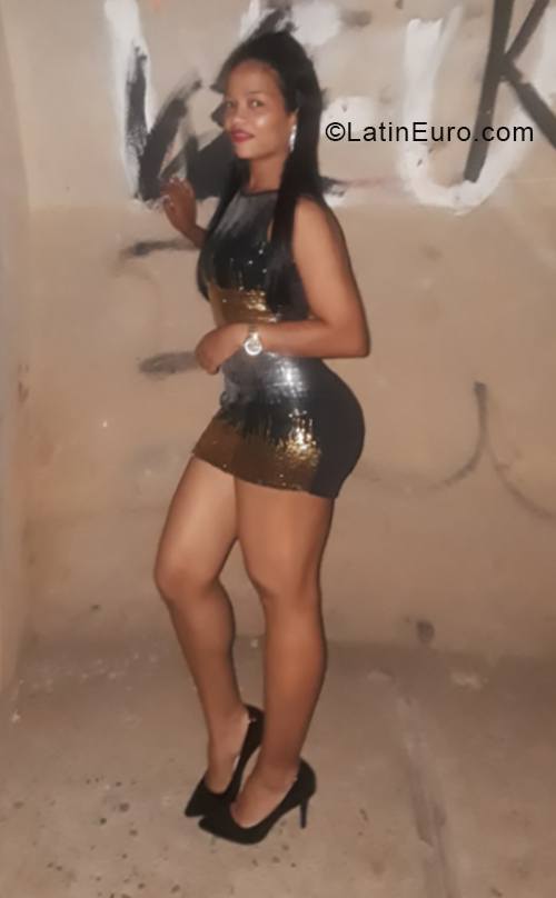 Date this foxy Dominican Republic girl Lucia from Puerto Plata DO33380
