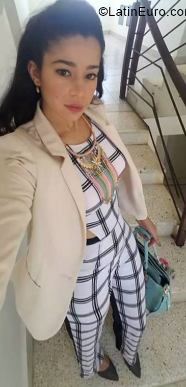 Date this georgeous Dominican Republic girl Gissell from Santiago DO33381