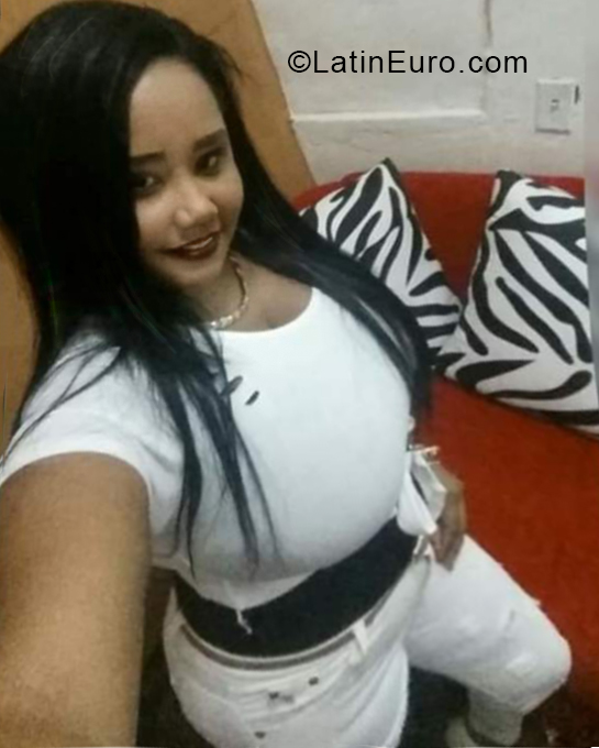 Date this happy Dominican Republic girl Mariela from Santo Domingo DO33388