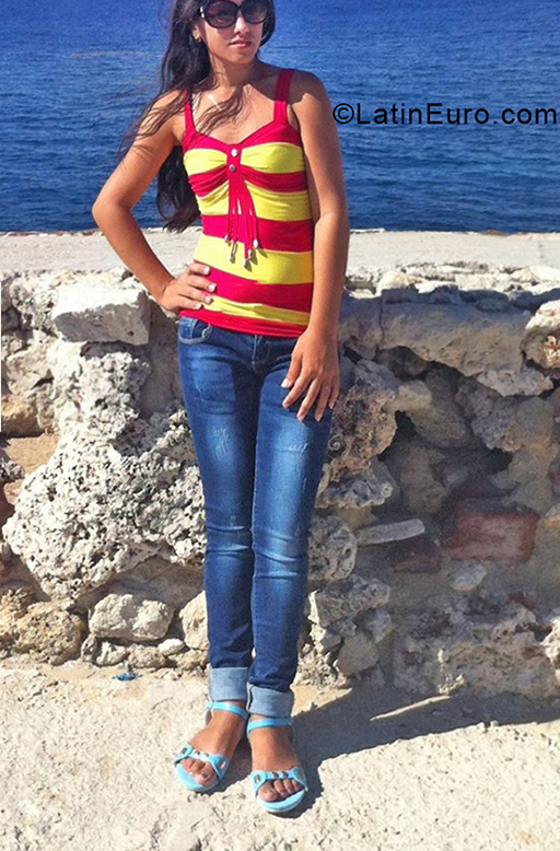 Date this good-looking Cuba girl Heidy from Havana CU671