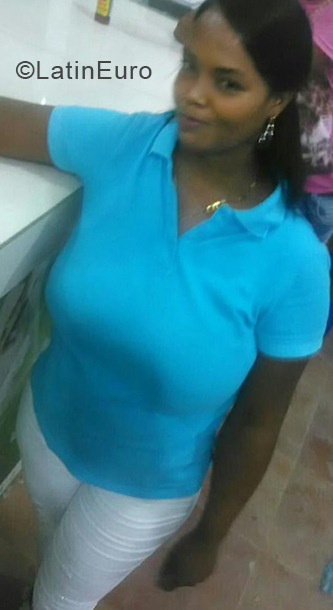 Date this attractive Dominican Republic girl Santa from Santo Domingo DO33402