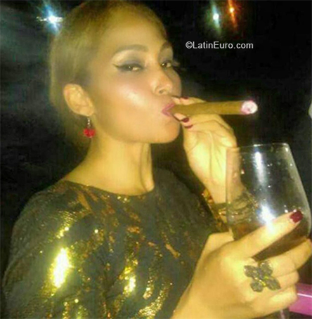 Date this happy Dominican Republic girl Mara from Bonao DO33410