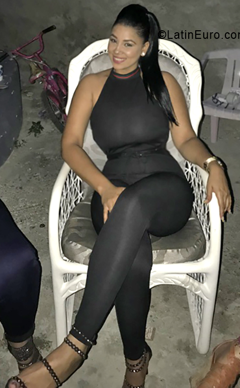 Date this pretty Dominican Republic girl Michelle from La Vega DO33431
