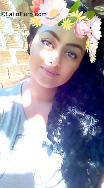 Date this happy Brazil girl Ivis from Janaúba BR10716