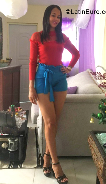 Date this fun Dominican Republic girl Victoria from Santo Domingo DO35340