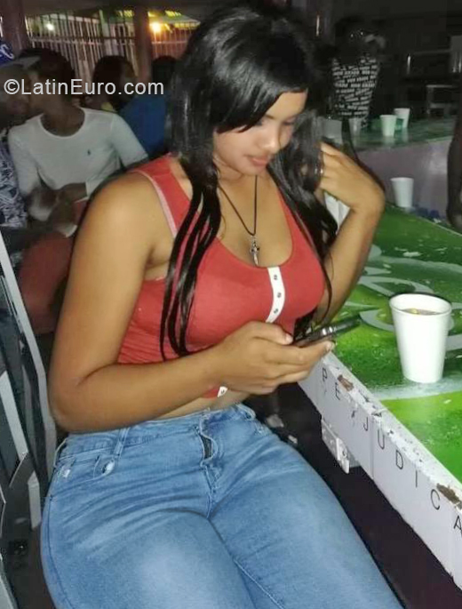 Date this passionate Dominican Republic girl Yesenia from Santiago DO33495