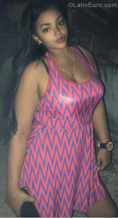 Date this hot Dominican Republic girl Sarah from San Pedro De Macoris DO33505