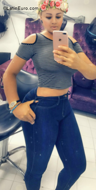 Date this foxy Dominican Republic girl Marlenny from Santo Domingo DO33553