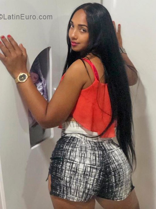 Date this exotic Dominican Republic girl Deyaniry from Santiago DO33565