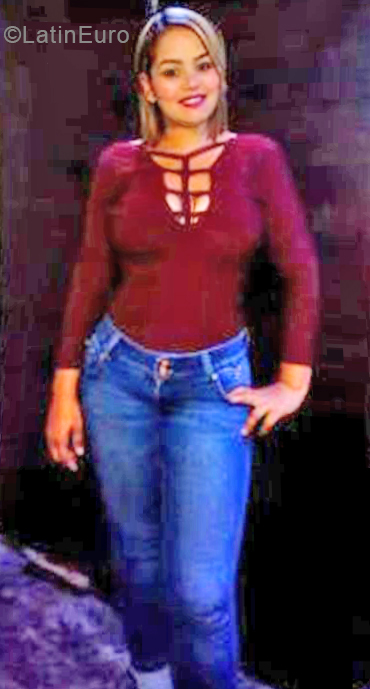 Date this happy Venezuela girl Neisa from Cumana VE2030